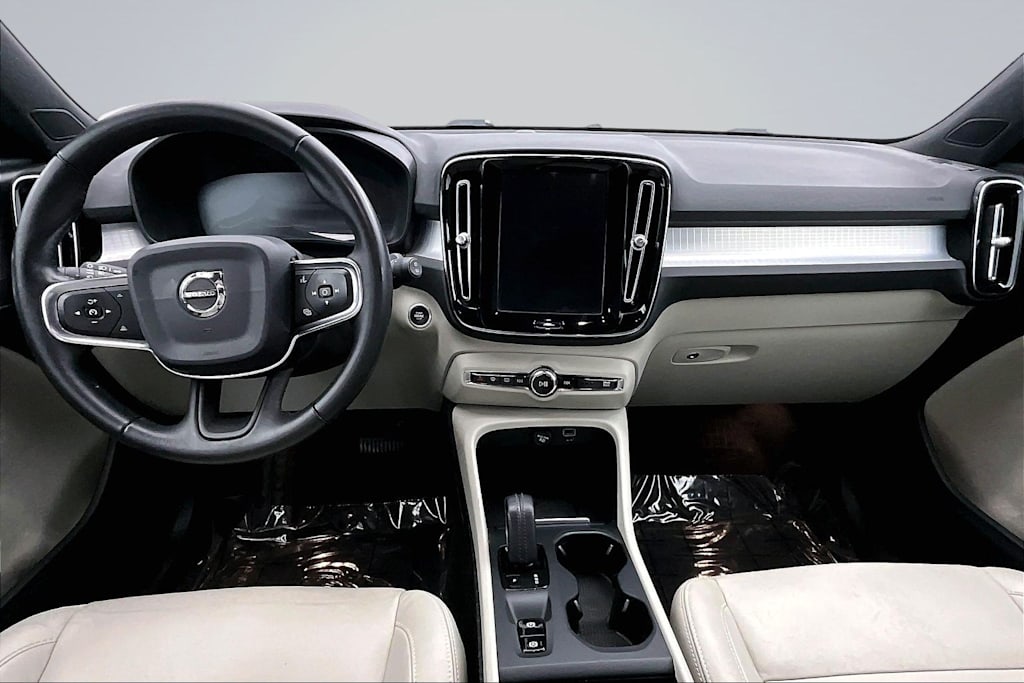 Thumbnail: 2020 Volvo XC40 - 10