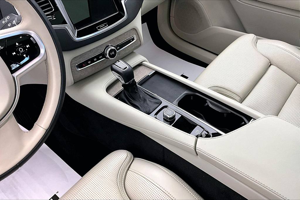 Thumbnail: 2022 Volvo XC90 - 16