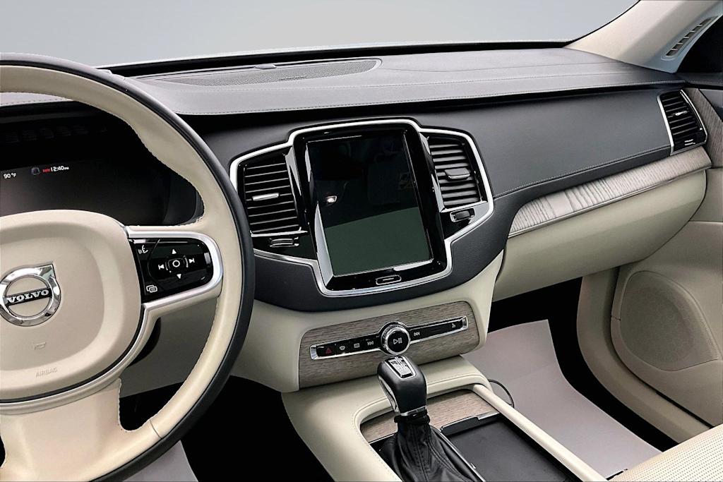 Thumbnail: 2022 Volvo XC90 - 15