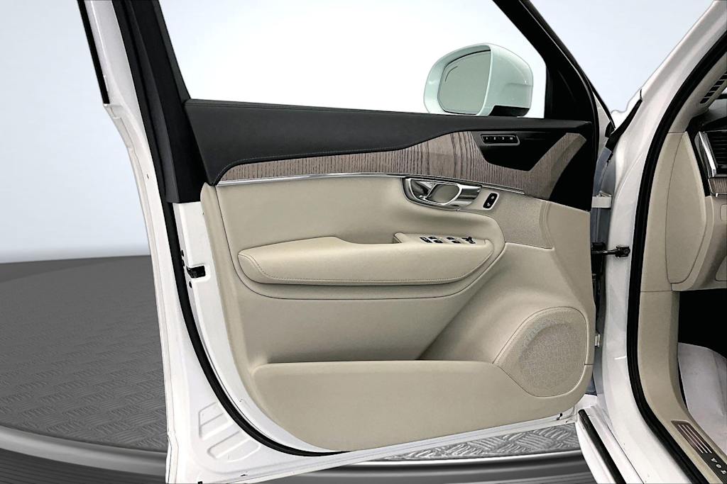 Thumbnail: 2022 Volvo XC90 - 23