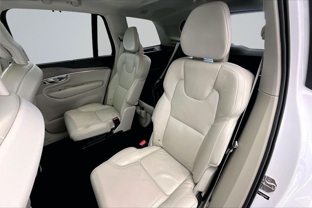 Thumbnail: 2022 Volvo XC90 - 21