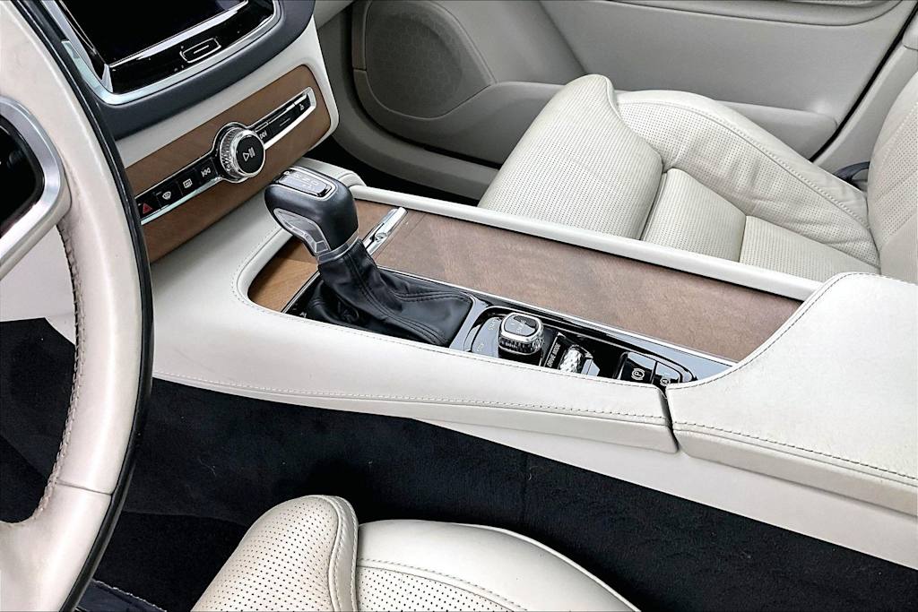 Thumbnail: 2016 Volvo XC90 - 17