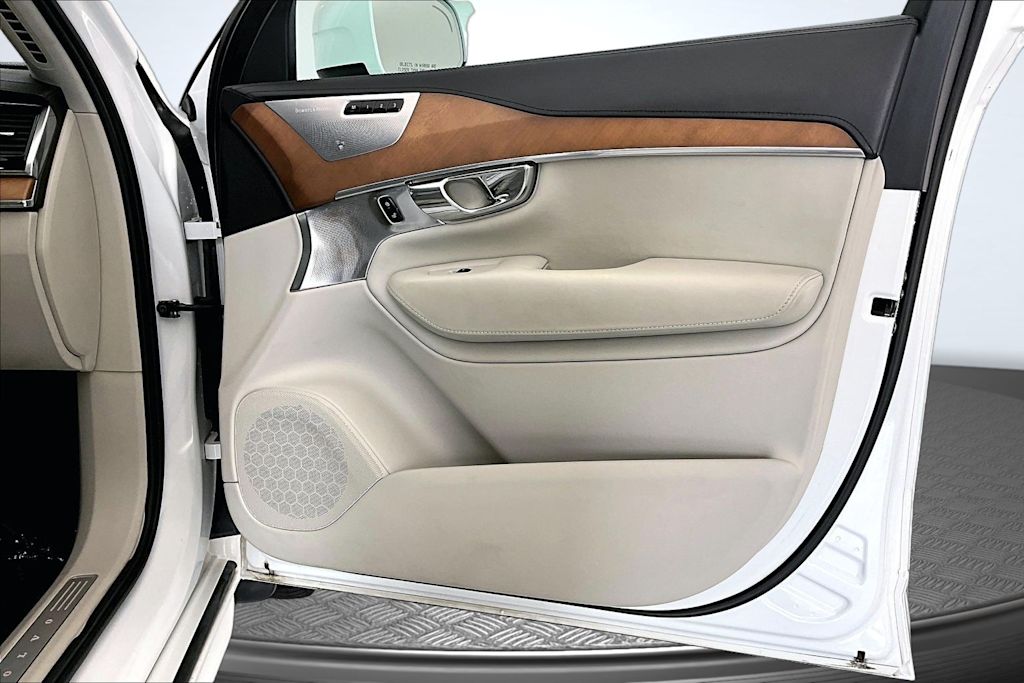Thumbnail: 2016 Volvo XC90 - 25