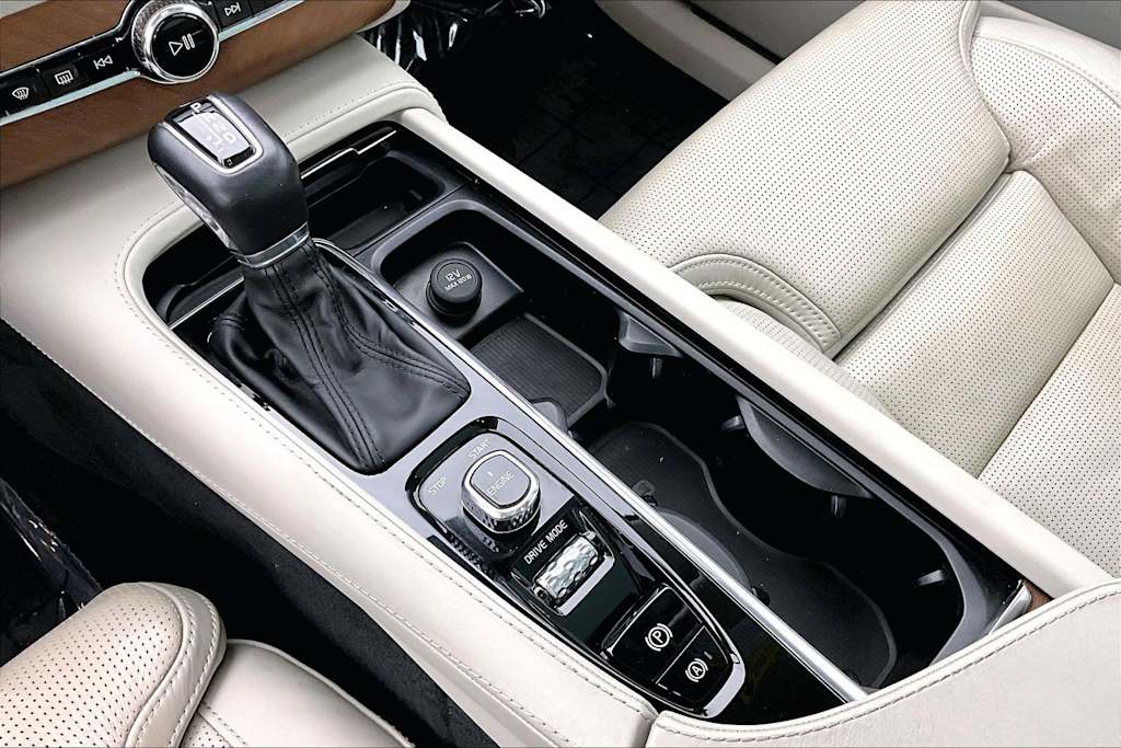 Thumbnail: 2016 Volvo XC90 - 27