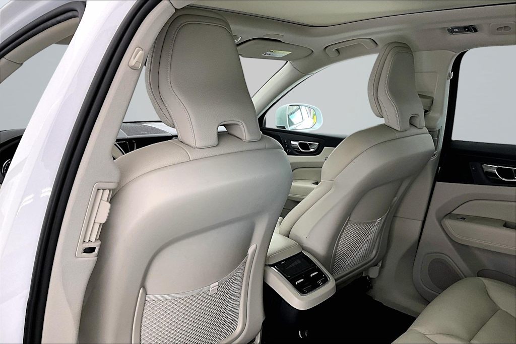 Thumbnail: 2019 Volvo XC60 - 13