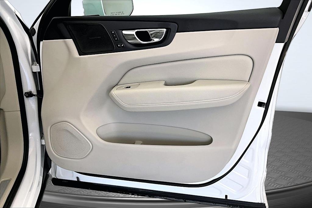Thumbnail: 2019 Volvo XC60 - 25