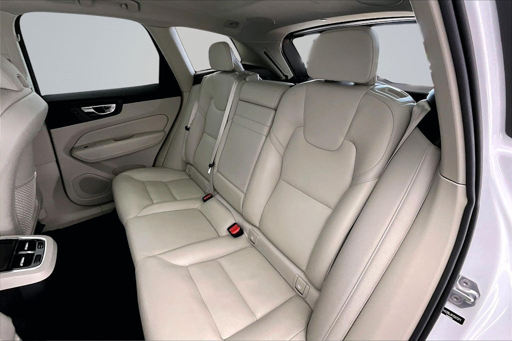 Thumbnail: 2019 Volvo XC60 - 21