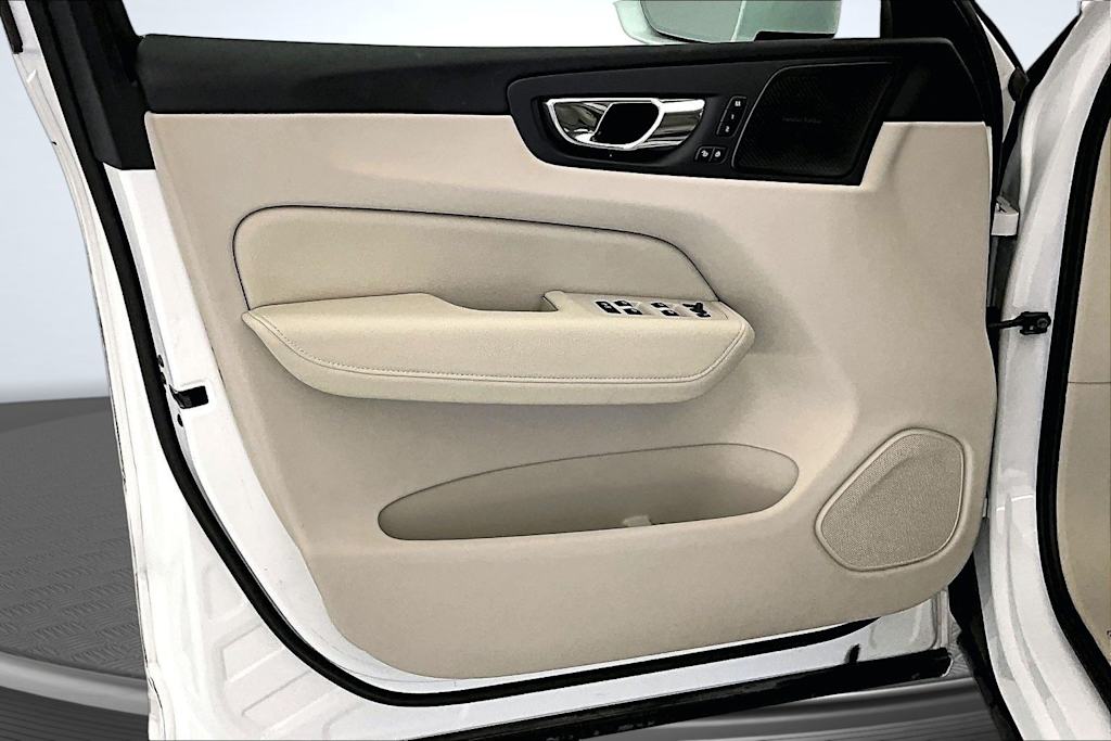 Thumbnail: 2019 Volvo XC60 - 24