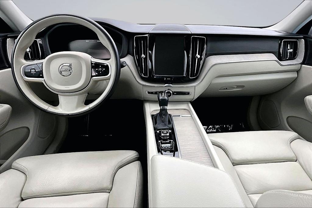 Thumbnail: 2019 Volvo XC60 - 10