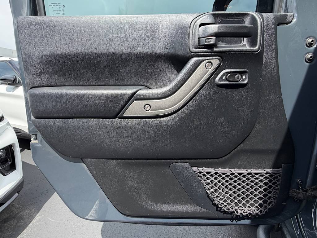 Thumbnail: 2016 Jeep Wrangler - 21