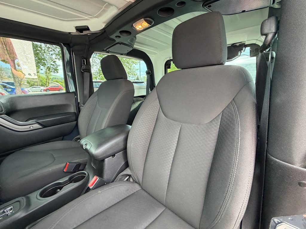 Thumbnail: 2016 Jeep Wrangler - 9