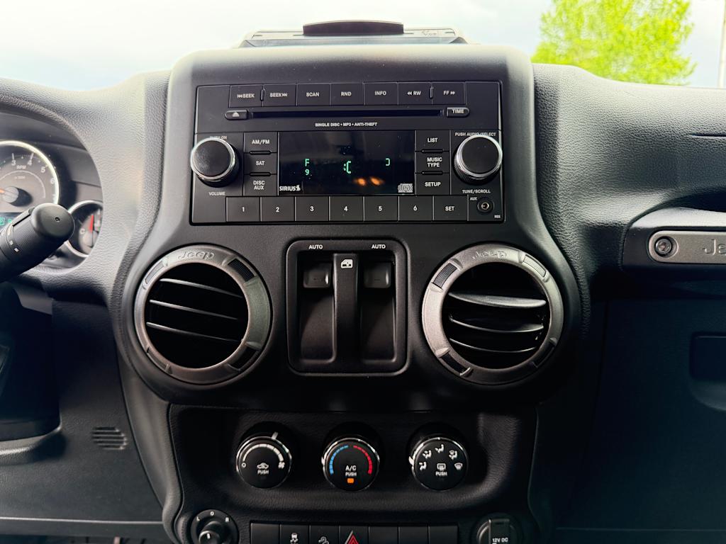 Thumbnail: 2016 Jeep Wrangler - 12