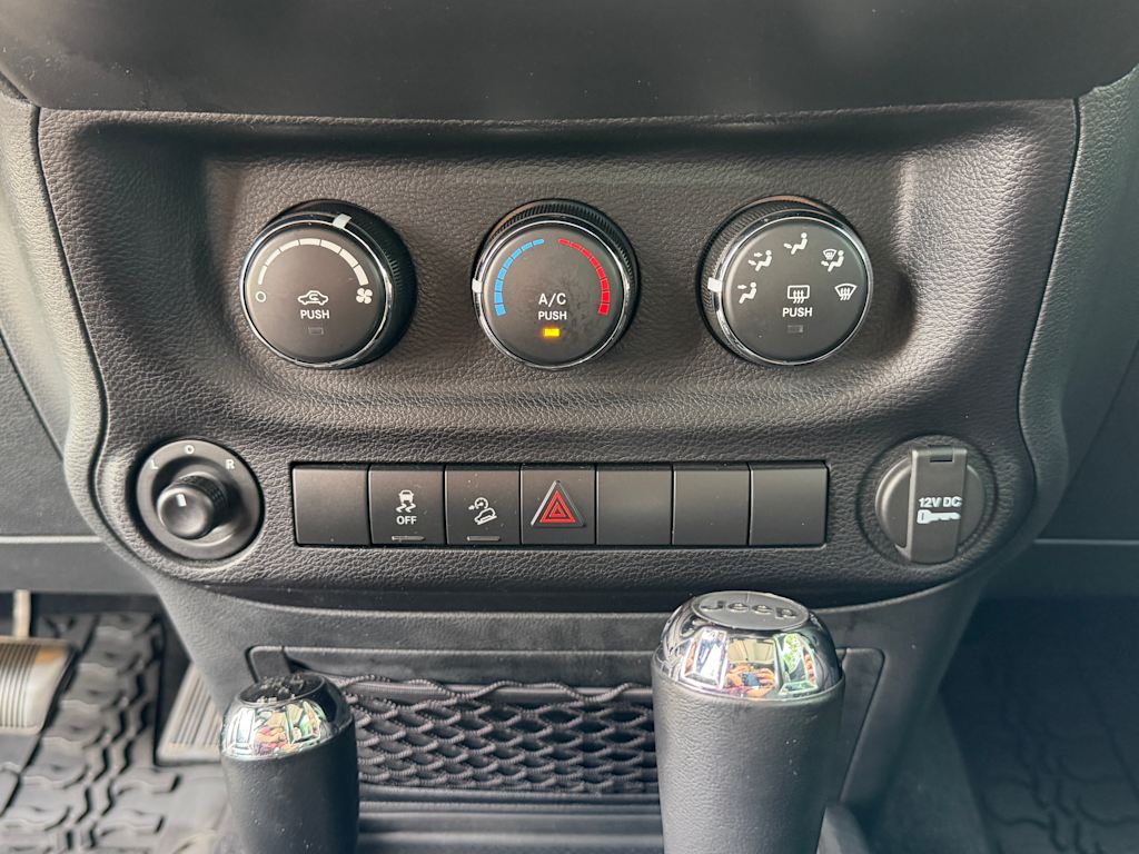 Thumbnail: 2016 Jeep Wrangler - 24