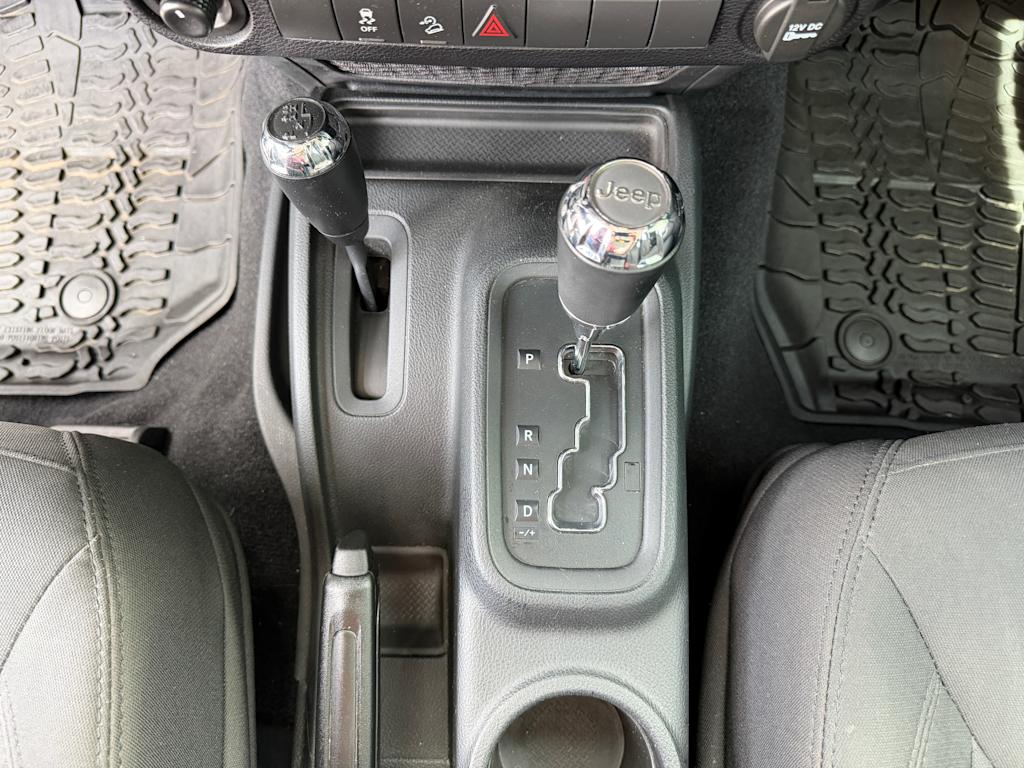 Thumbnail: 2016 Jeep Wrangler - 13