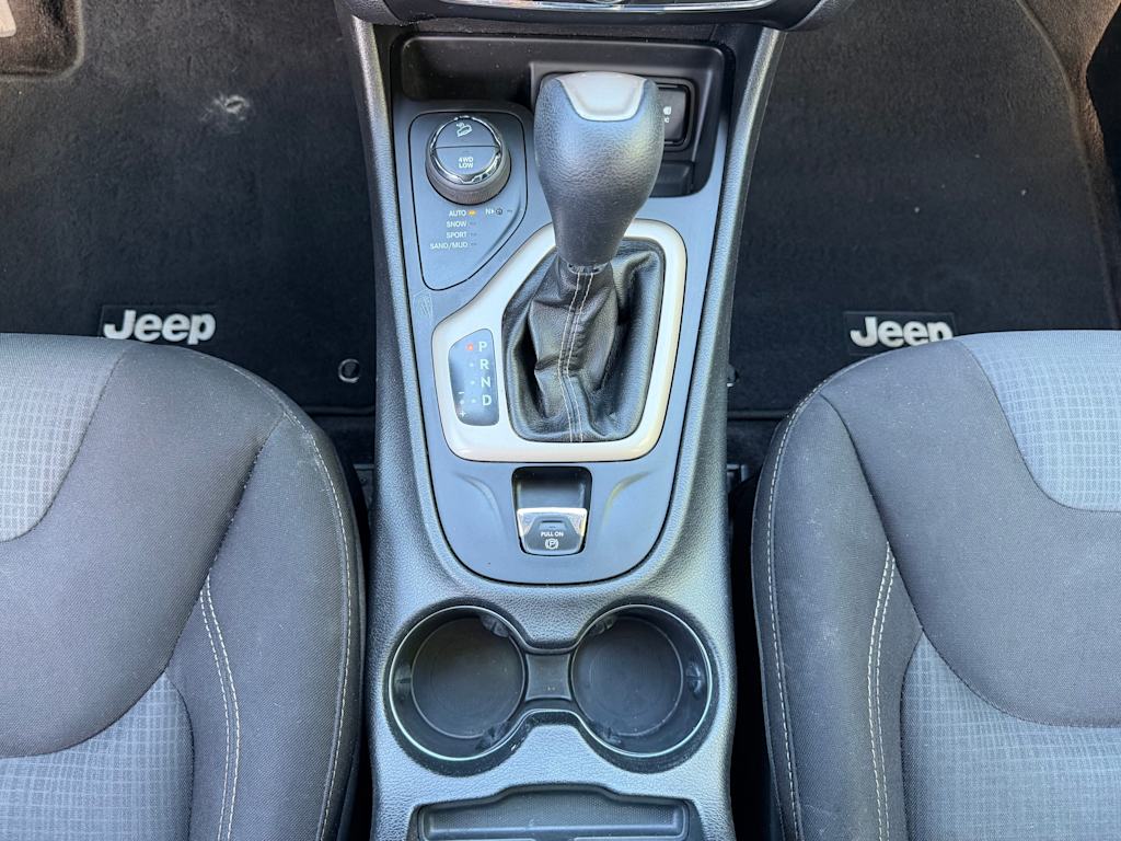 Thumbnail: 2017 Jeep Cherokee - 13