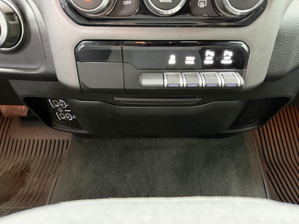Thumbnail: 2022 RAM 1500 - 22