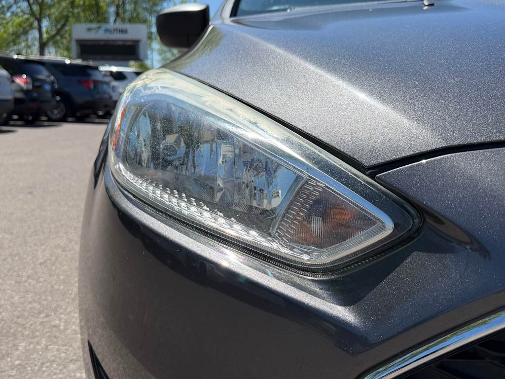 Thumbnail: 2015 Ford Focus - 16