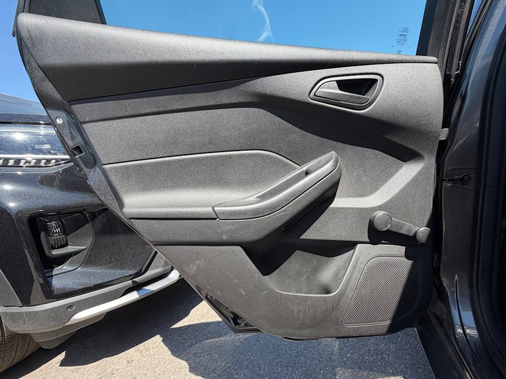 Thumbnail: 2015 Ford Focus - 26