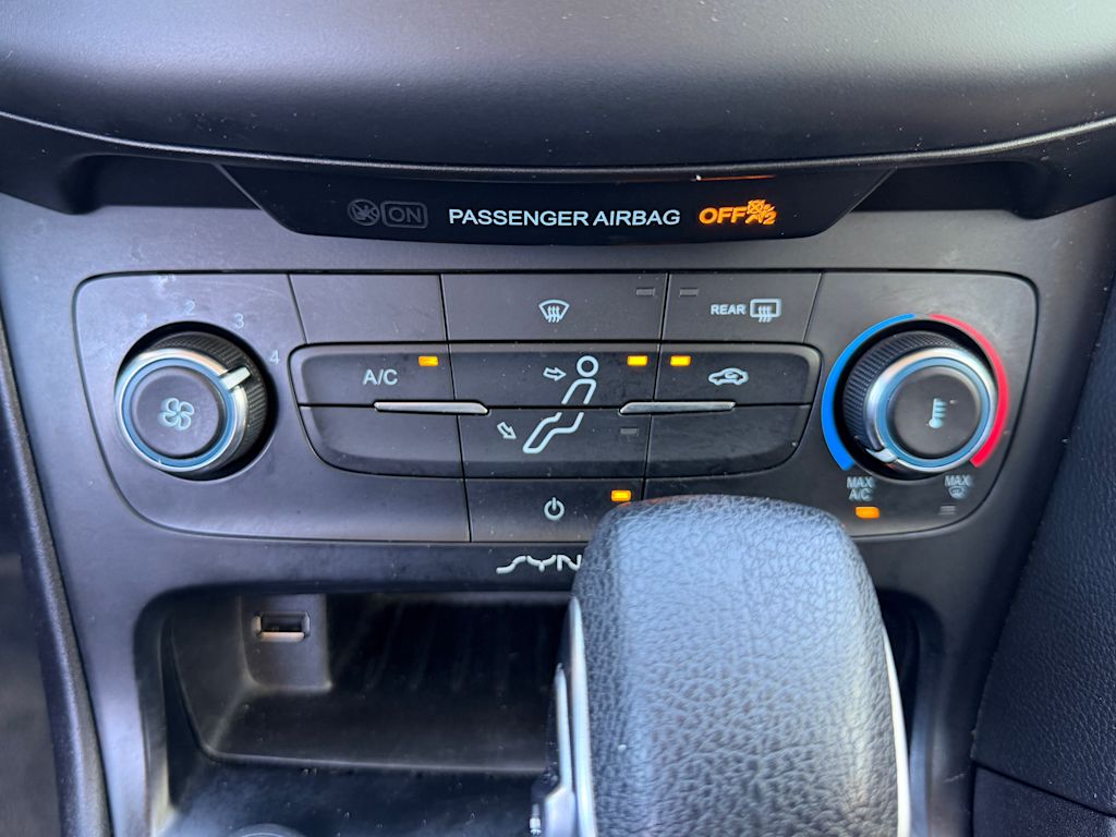 Thumbnail: 2015 Ford Focus - 22