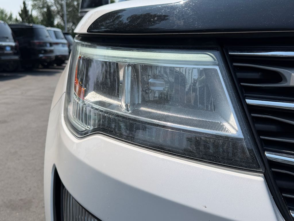 Thumbnail: 2016 Ford Explorer - 5