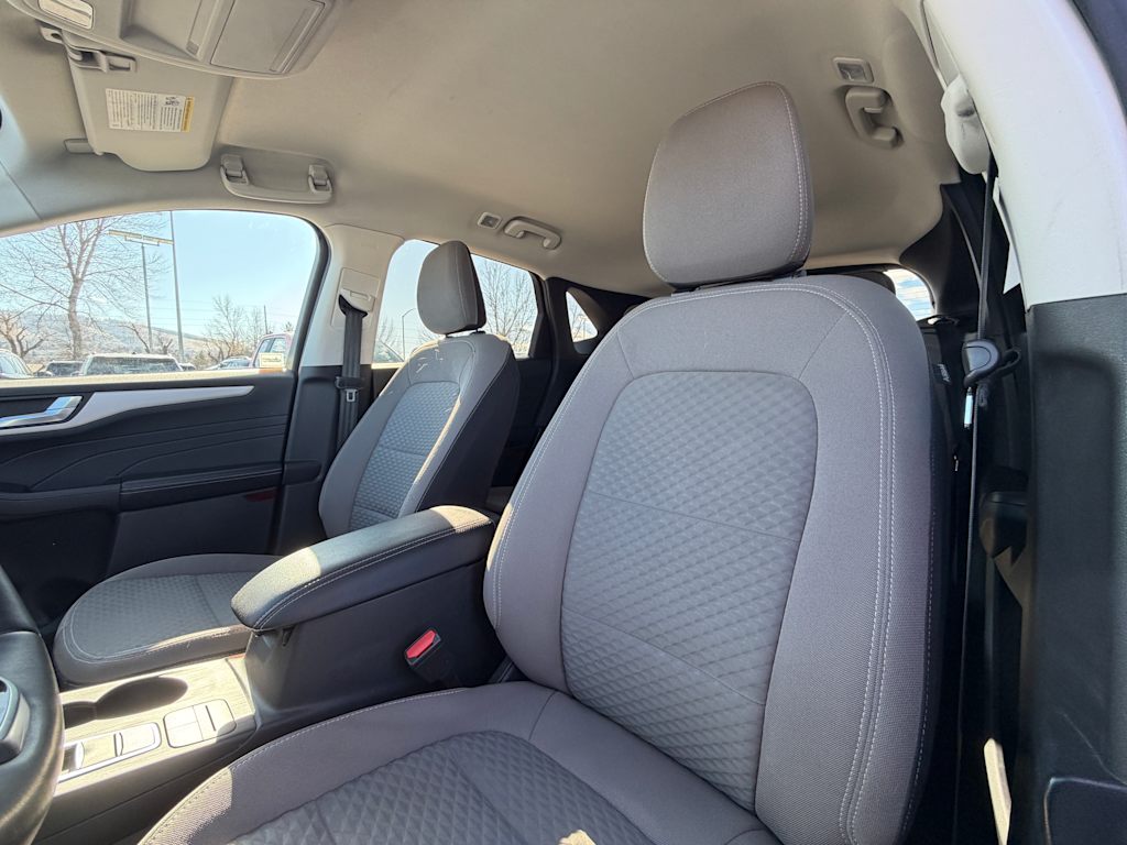 Thumbnail: 2021 Ford Escape - 8