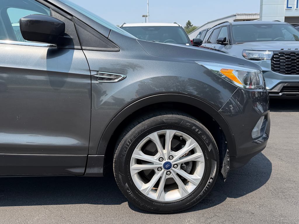 Thumbnail: 2017 Ford Escape - 5