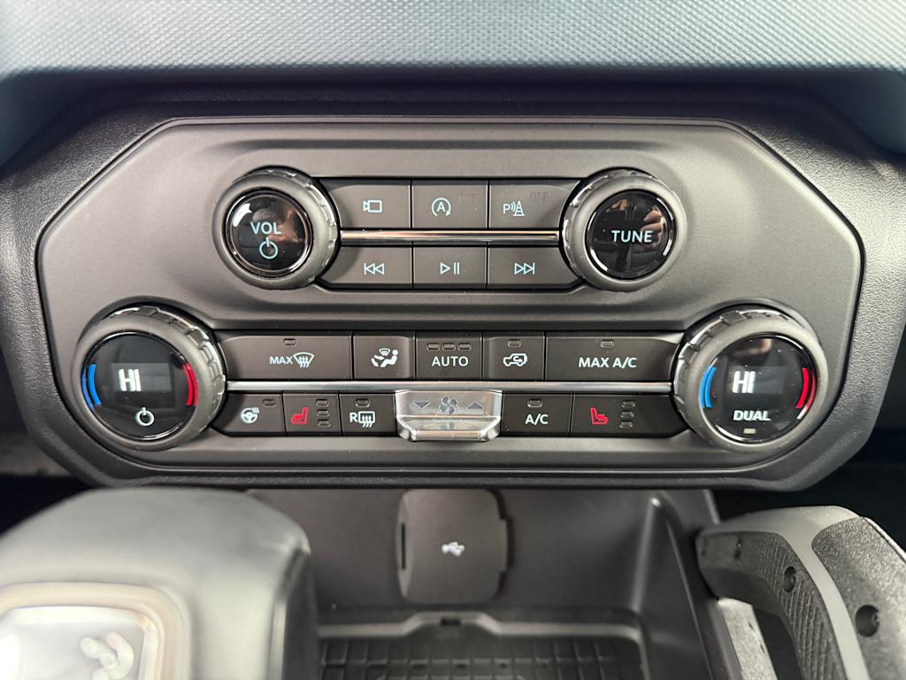2024 Ford Bronco Outer Banks 26