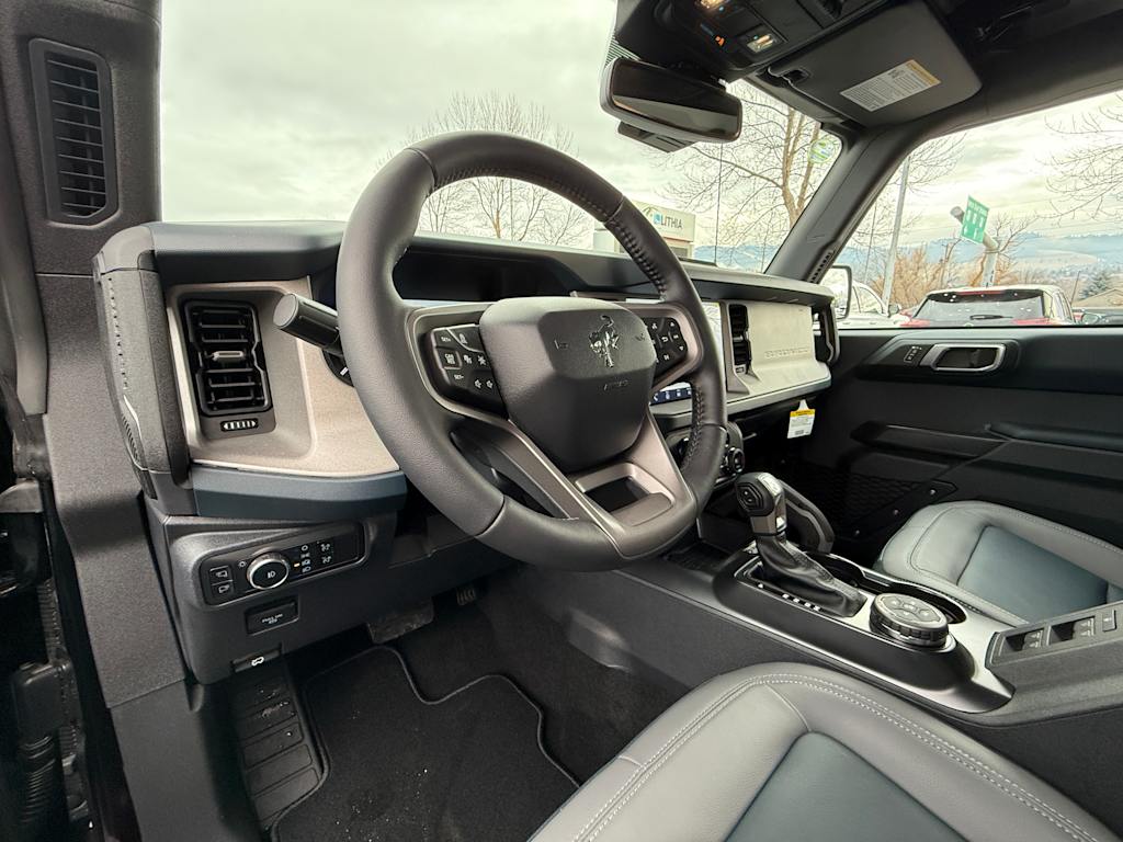 2024 Ford Bronco Outer Banks 3