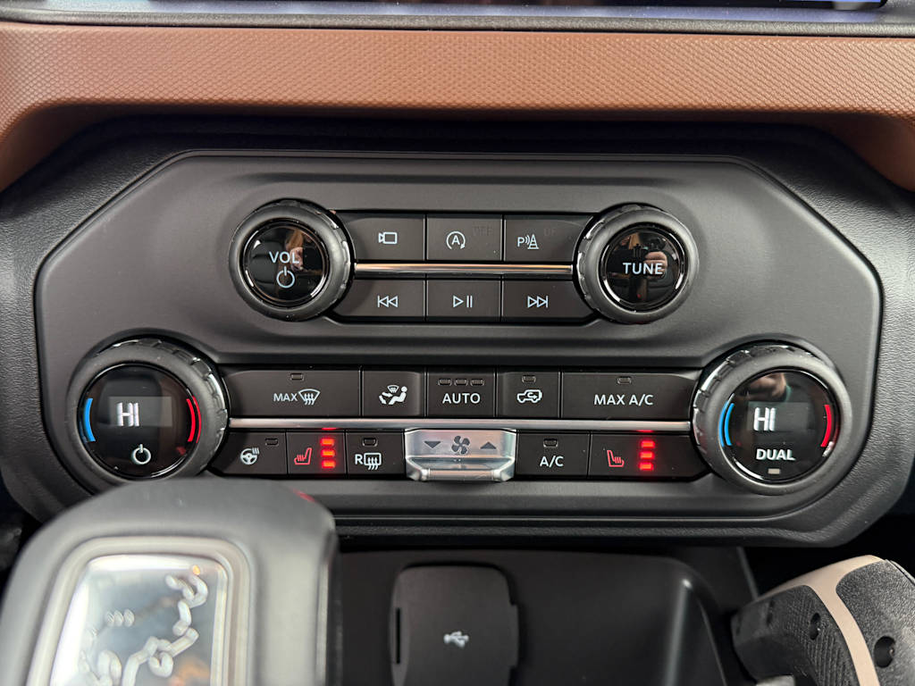 2024 Ford Bronco Outer Banks 25