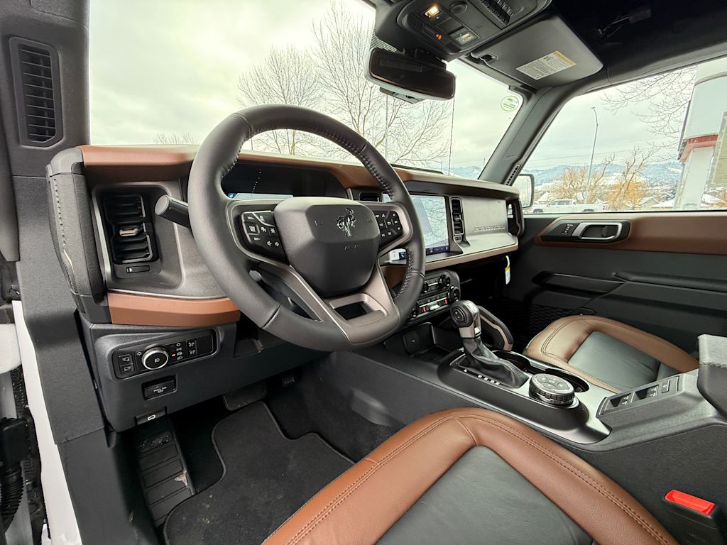 2024 Ford Bronco Outer Banks 3