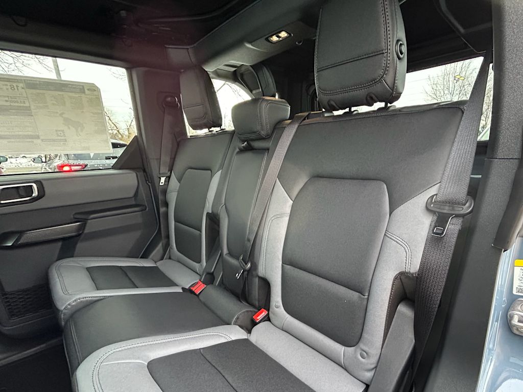 2024 Ford Bronco Black Diamond 12