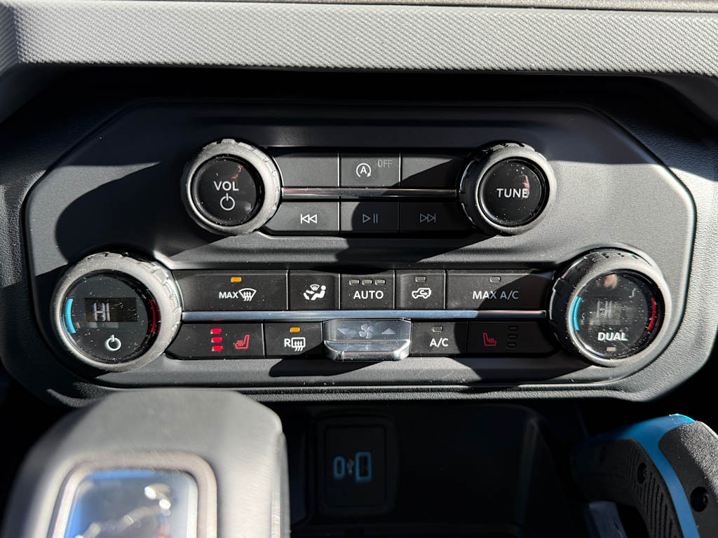 2024 Ford Bronco Black Diamond 24