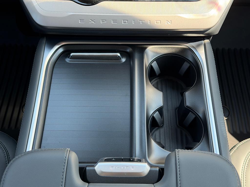 Thumbnail: 2027 Ford Expedition MAX - 12