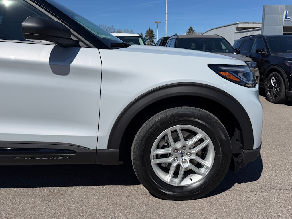 Thumbnail: 2026 Ford Explorer - 5