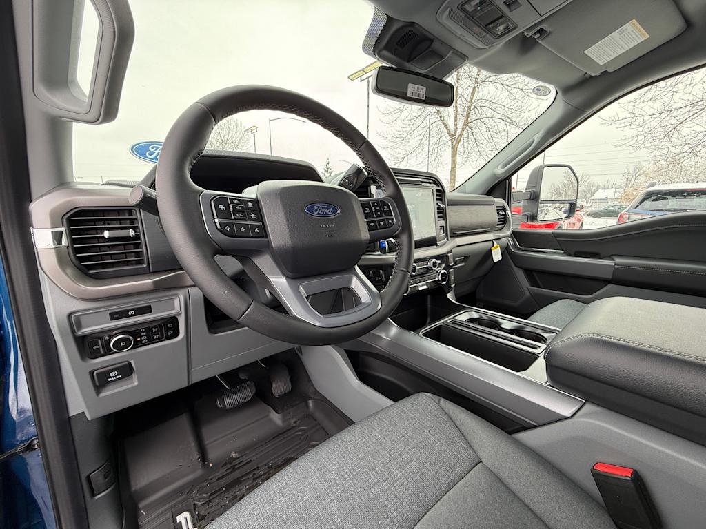 2025 Ford F-150 XLT 2