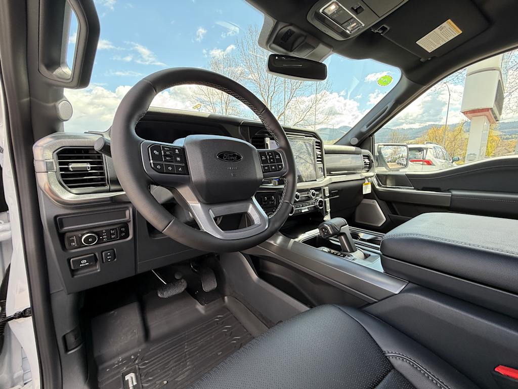 2025 Ford F-150 Lariat 2