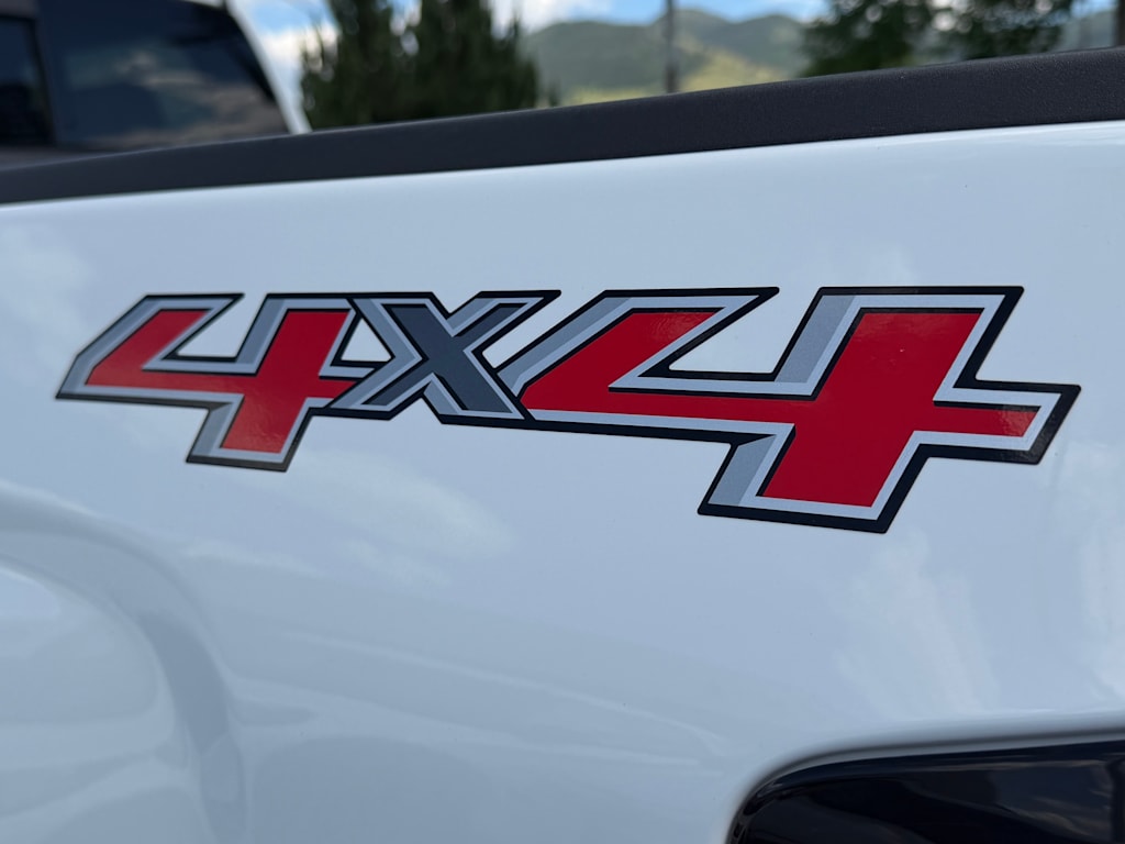Thumbnail: 2015 Chevrolet Silverado 3500 - 21