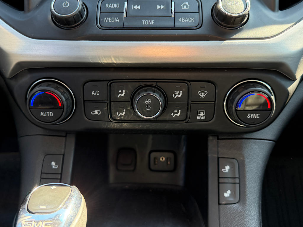 Thumbnail: 2018 GMC Acadia - 23