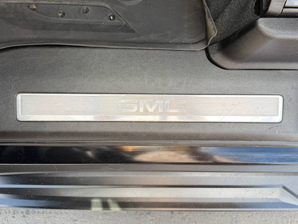Thumbnail: 2023 GMC Yukon XL - 21