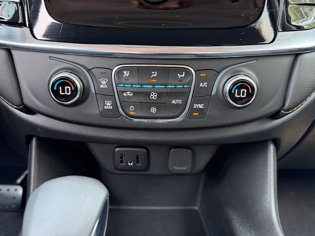 Thumbnail: 2021 Chevrolet Traverse - 22