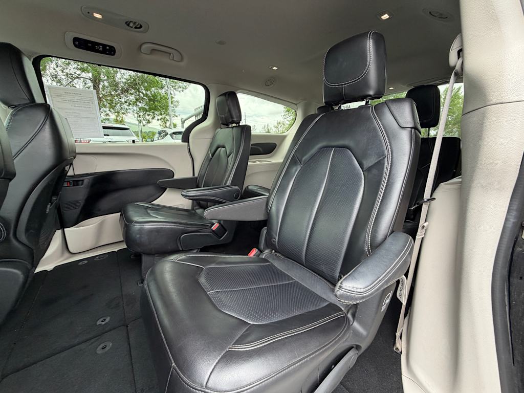 Thumbnail: 2023 Chrysler Pacifica - 8