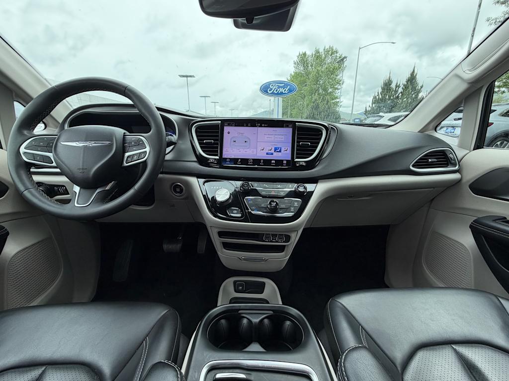 Thumbnail: 2023 Chrysler Pacifica - 9