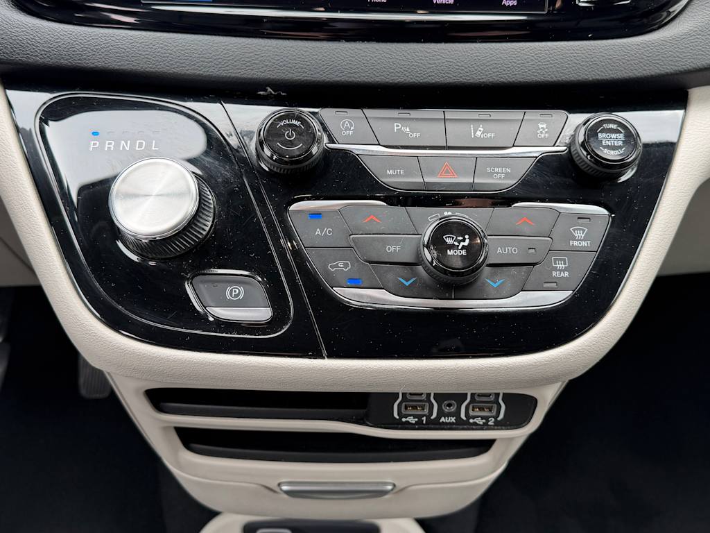 Thumbnail: 2023 Chrysler Pacifica - 21