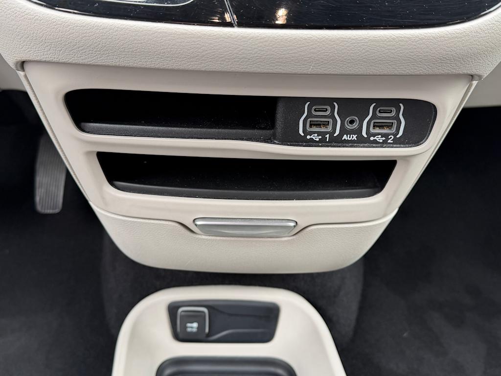Thumbnail: 2023 Chrysler Pacifica - 22