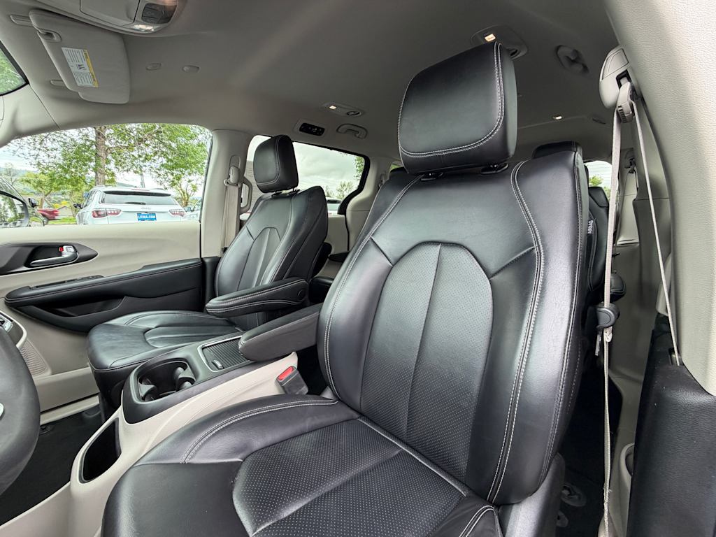 Thumbnail: 2023 Chrysler Pacifica - 7