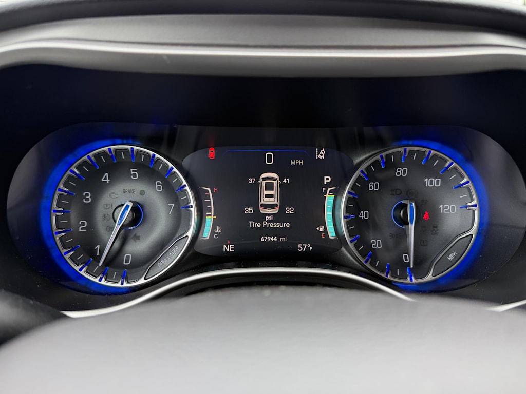 Thumbnail: 2023 Chrysler Pacifica - 12