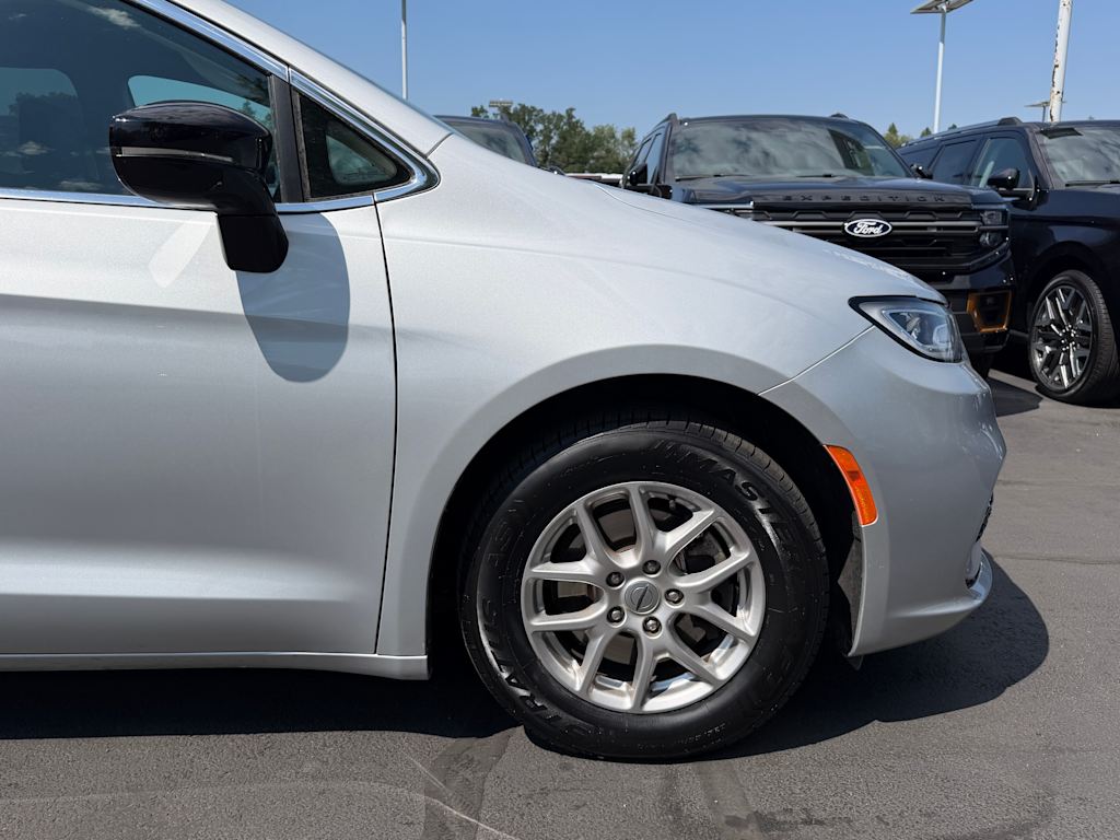 Thumbnail: 2024 Chrysler Pacifica - 5