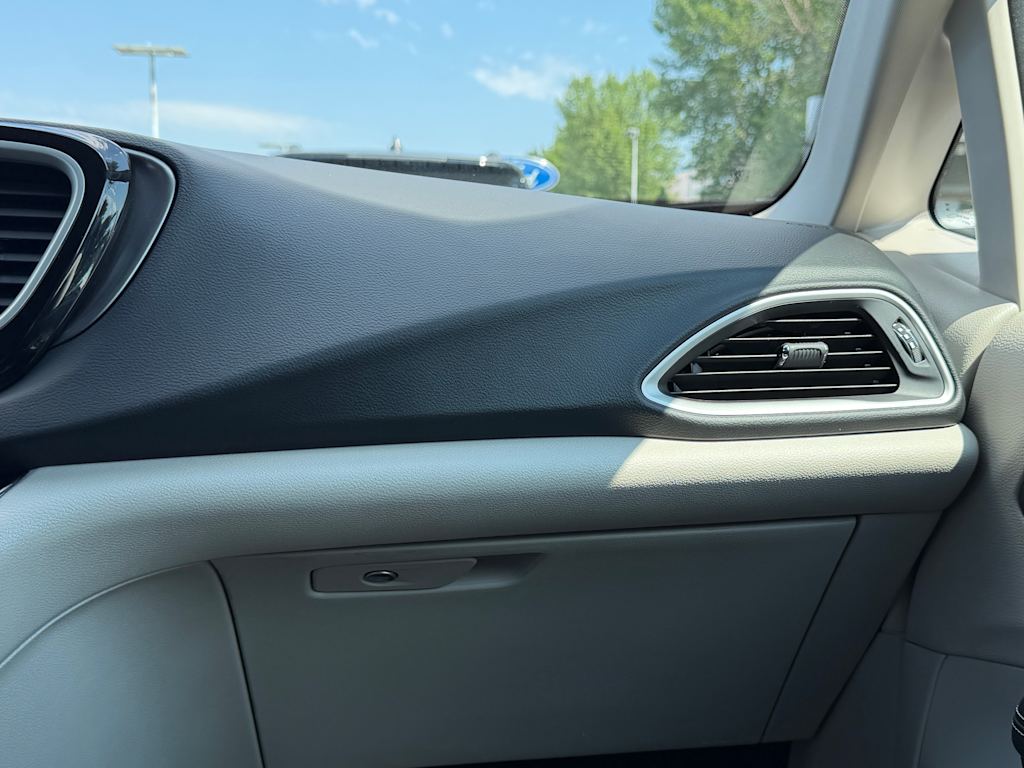 Thumbnail: 2024 Chrysler Pacifica - 25