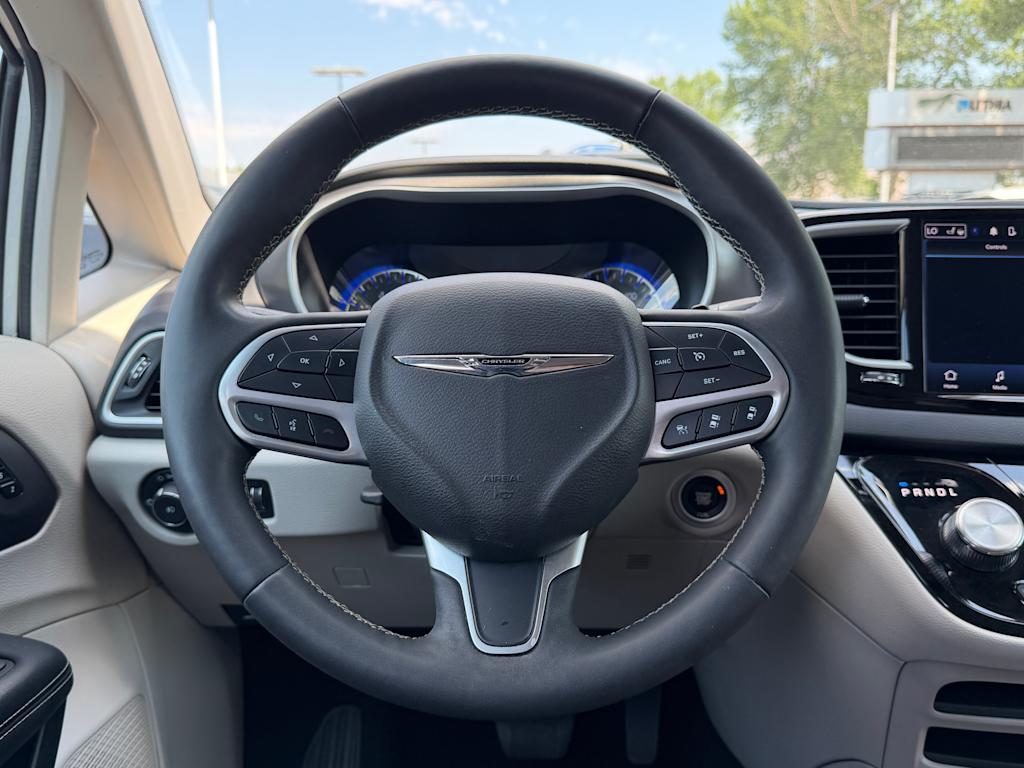 Thumbnail: 2024 Chrysler Pacifica - 6
