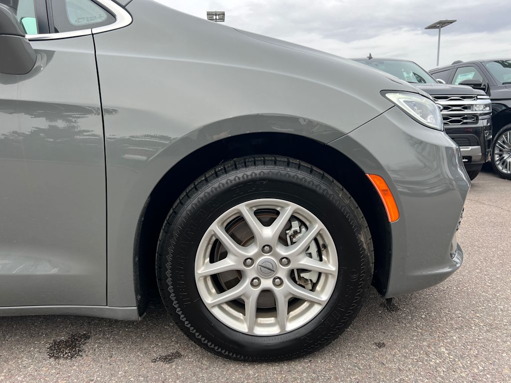 2022 Chrysler Pacifica Touring L 5